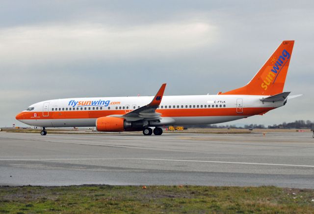 Boeing 737-800 (C-FTLK) - Winter lease from TUIfly. Hybrid Hapag-Lloyd Kreuzfahrten scheme.