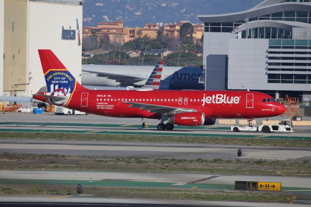 Airbus A320 (N615JB)