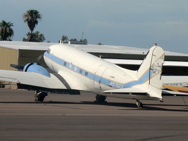 Douglas DC-3 (N57123)