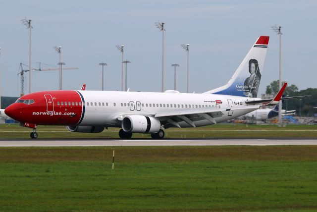Boeing 737-800 (EI-FJZ)