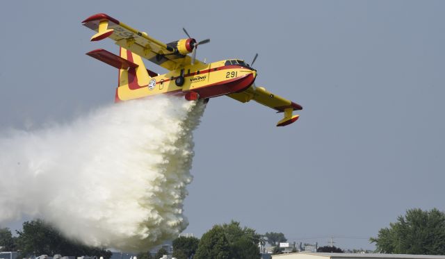 Canadair CL-215 (C-GBPD) - Airventure 2019