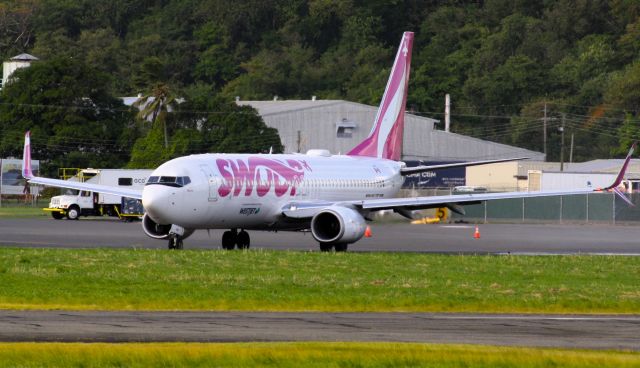 Boeing 737 MAX 8 (C-FLSF)
