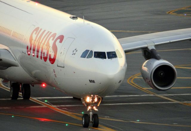 Airbus A340-300 (HB-JMM)