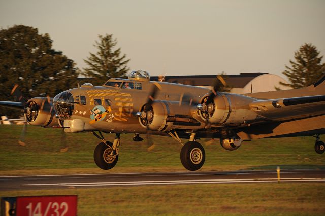 Boeing B-17 Flying Fortress (N93012)