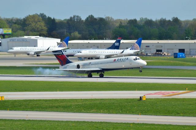 Boeing 717-200 (N956AT) - Delta Airlinesbr /Boeing 717-200br /c/n 55018br /KCMHbr /5/1/16br /br /Formerly flown by Air Tran