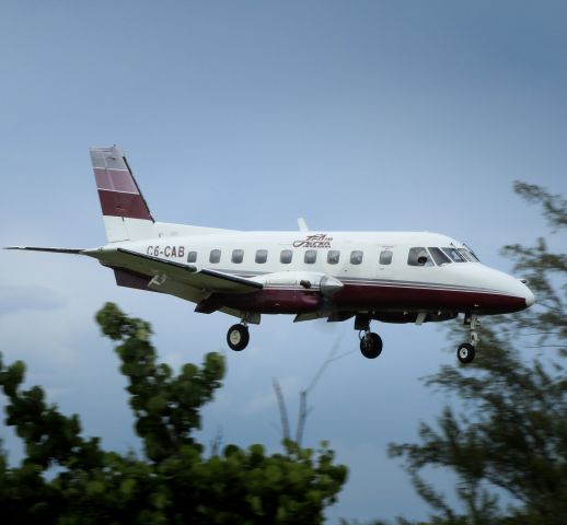 Aerospatiale ATR-42-300 (C6-CAB) - EMBRAER 110 (C6-CAB)