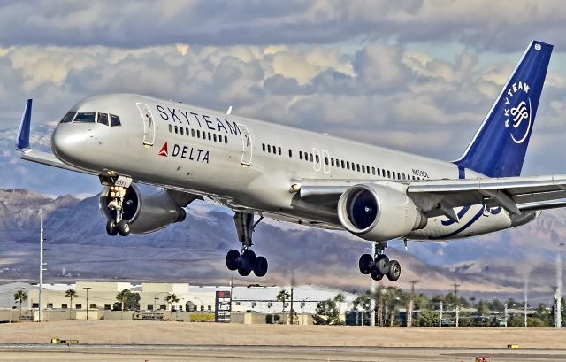 Boeing 757-200 (N659DL) - SkyTeam (Delta Air Lines) Boeing 757-232 N659DL (cn 24421/293)  - Las Vegas - McCarran International (LAS / KLAS) USA - Nevada, December 15, 2012 Photo: Tomás Del Coro