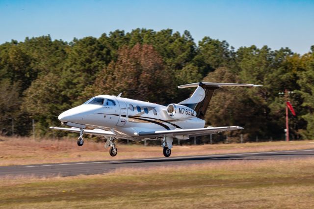 Embraer Phenom 100 (N76EM)