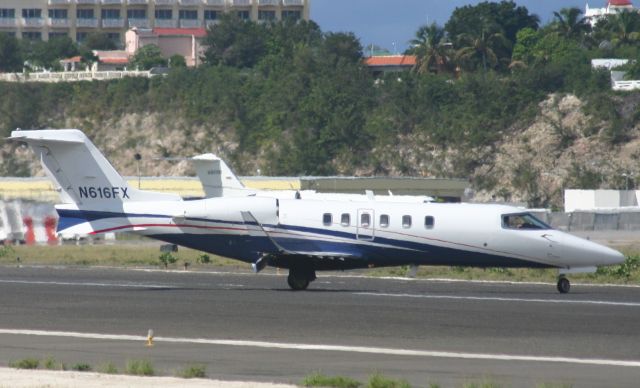 Learjet 40 (N616FX)