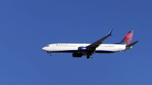 Boeing 737-900 (N834DN)