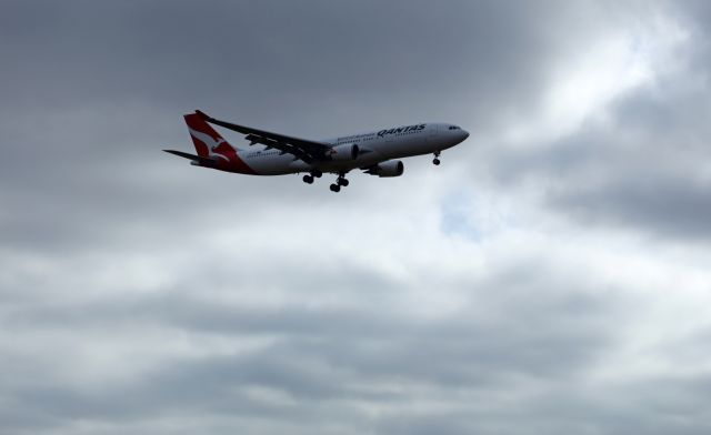 Airbus A330-300 — - Day one of aviation photography and the sun wasnt playing ball, but by 10:30am it was CAVOK.