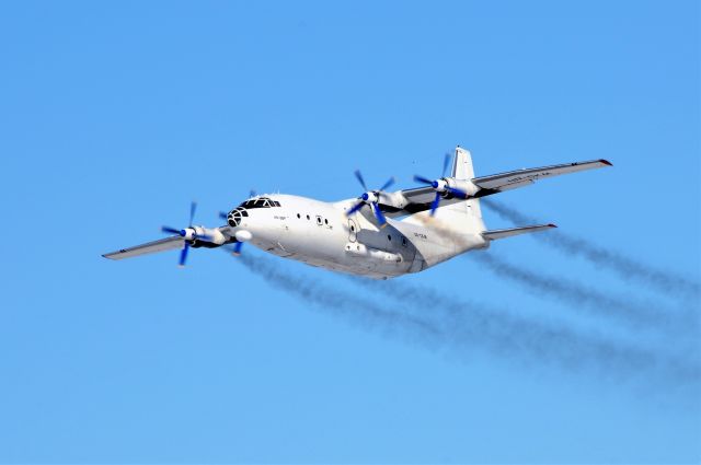 Antonov An-12 (UR-CKM)