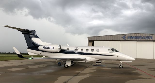 Embraer Phenom 300 (N88EJ)