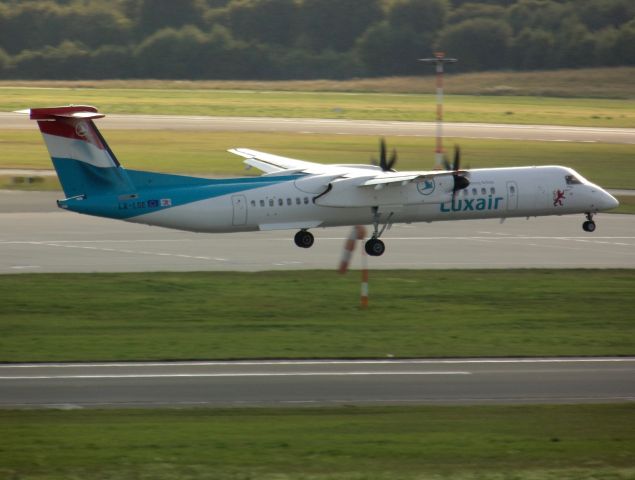 de Havilland Dash 8-400 (LX-LGE)