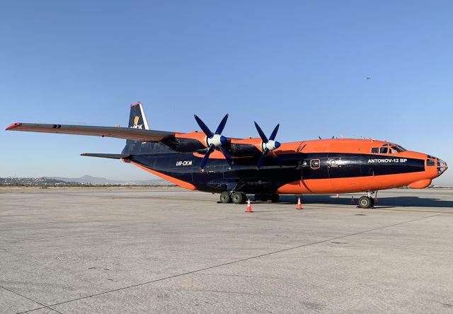 Antonov An-12 (UR-CKM)