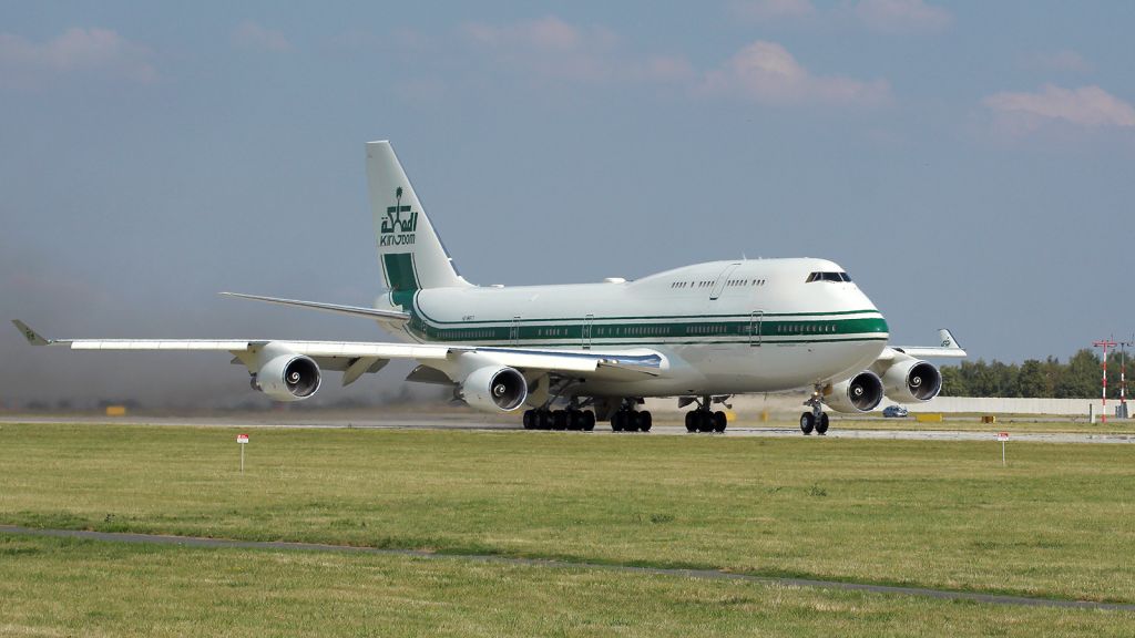 Boeing 747-400 (HZ-WBT7)