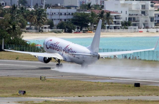 Boeing 737-800 (9Y-SXM)