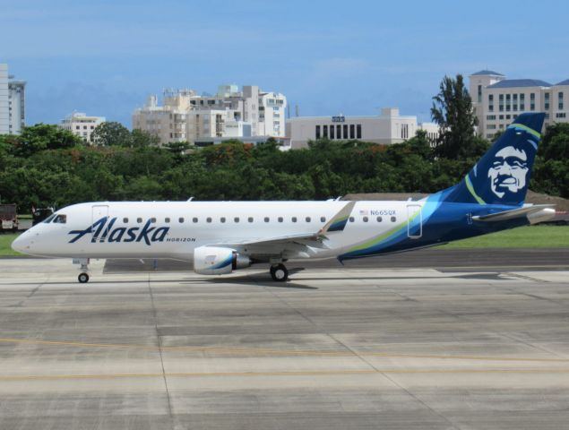 EMBRAER 175 (long wing) (N665QX)