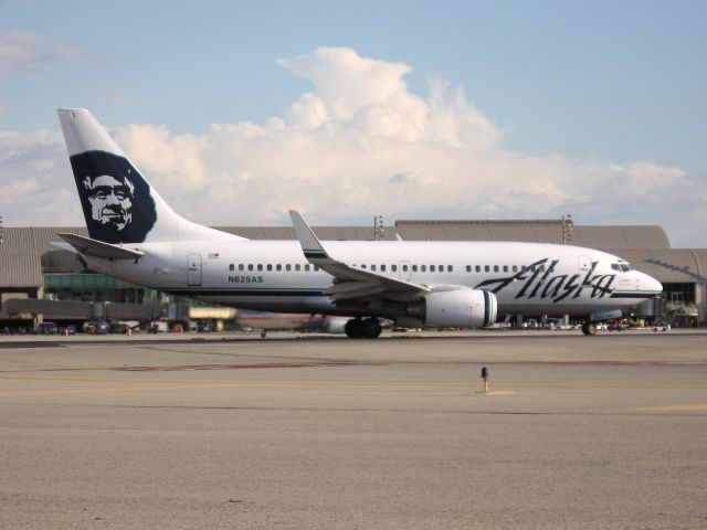 Boeing 737-700 (N625AS) - Holding on RWY 19R