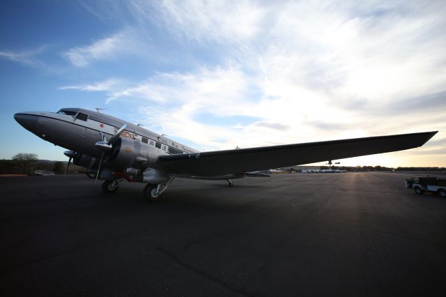 Douglas DC-3 (N8336C)