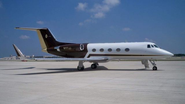 Gulfstream American Gulfstream 2 (N117JJ) - Final sale photo of N117JJ at KPBI. At the end of 2021 she ended her life at KFPR scrapped for parts.