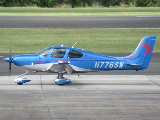 Cirrus SR-22 (N776SW)