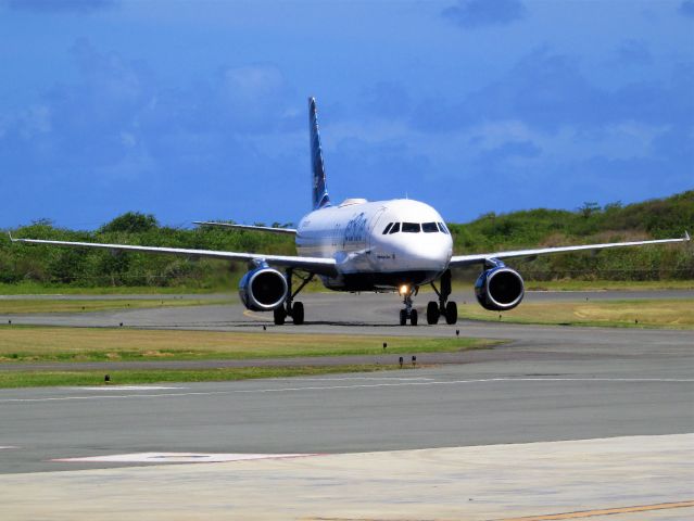 Airbus A320 (N592JB)