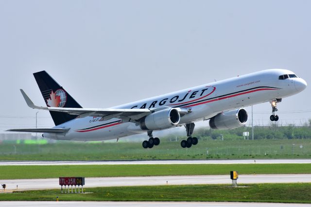 Boeing 757-200 (C-GCJT) - Cargojet Airways Boeing 757-223(PCF)(WL) departing YYC on June 1.