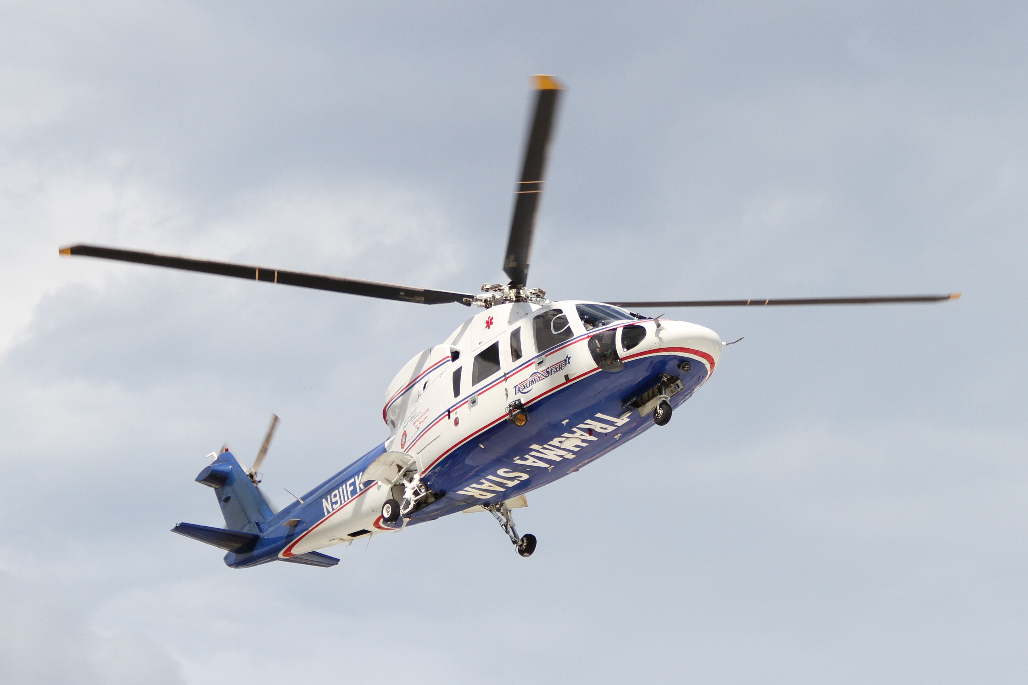 Sikorsky S-76 (N911FK)