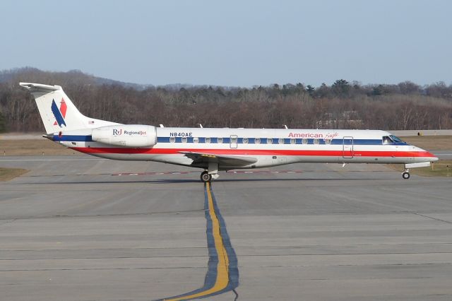 Embraer ERJ-135 (N840AE)