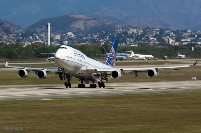 Boeing 747-400 (N120UA)