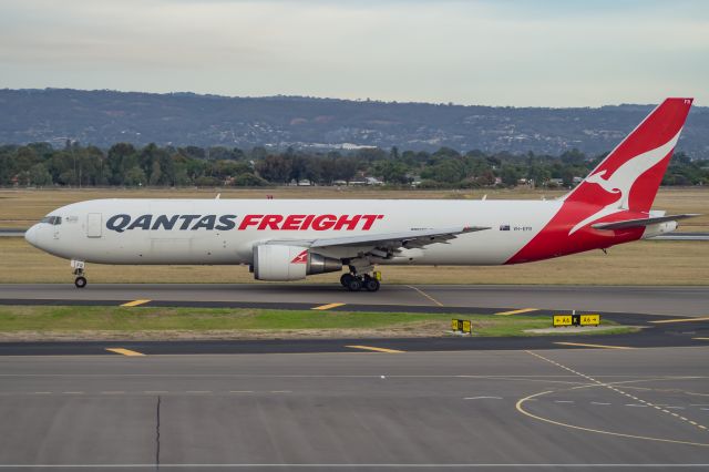 BOEING 767-300 (VH-EFR)