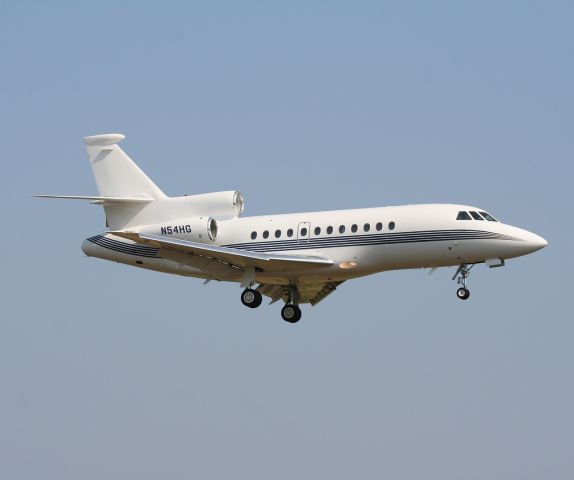 Dassault Falcon 900 (N54HG) - RWY 24.