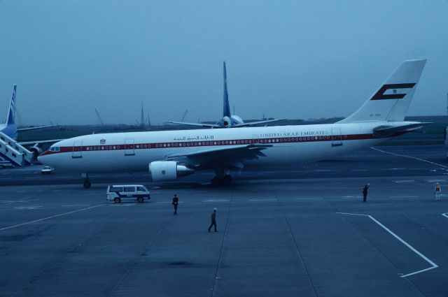 Airbus A300F4-600 (A6-SHZ) - Taxing at Tokyo-Haneda Intl Airport on 1990/05/13 "Spesial VIP Flight "