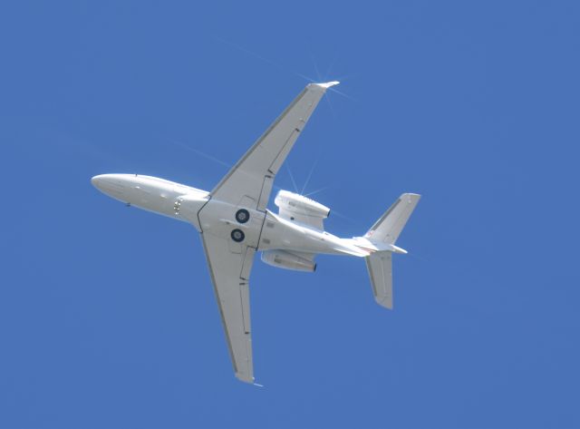 Embraer Phenom 300 (N331QS)