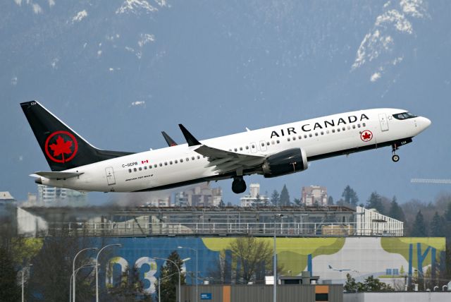Boeing 737 MAX 8 (C-GEPB)