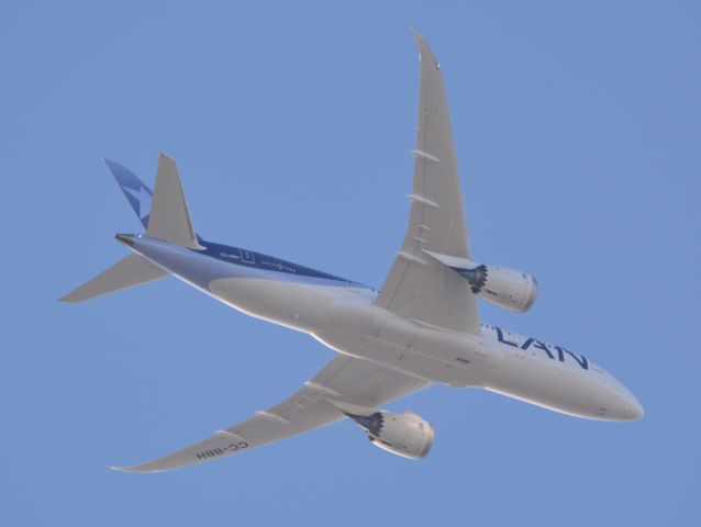 Boeing 787-8 (CC-BBH) - Flight LA800 from Sydney shortly before turn for final approach to Auckland Airport. 17 June 2015.