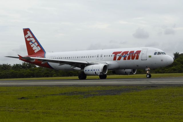 Airbus A320 (PR-MBY) - Taxiando para decolagembr /2º Spotter Day Infraero SLZ (SBSL)