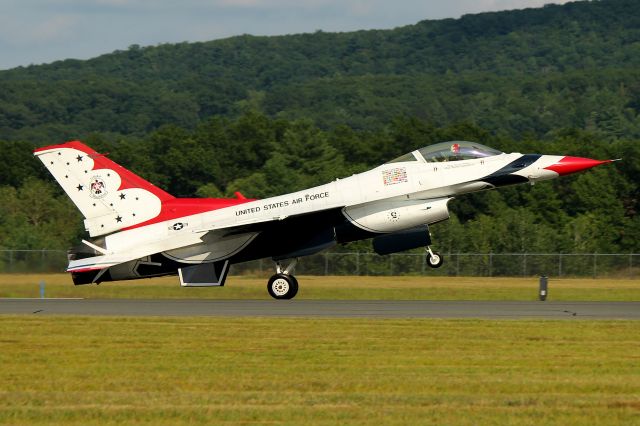 Lockheed F-16 Fighting Falcon — - Lead Solo Pilot Maj. Alex Turner touching down in Thunderbird #5br /br /Westfield Air Show