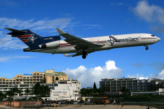 Boeing 727-100 (N395AJ)