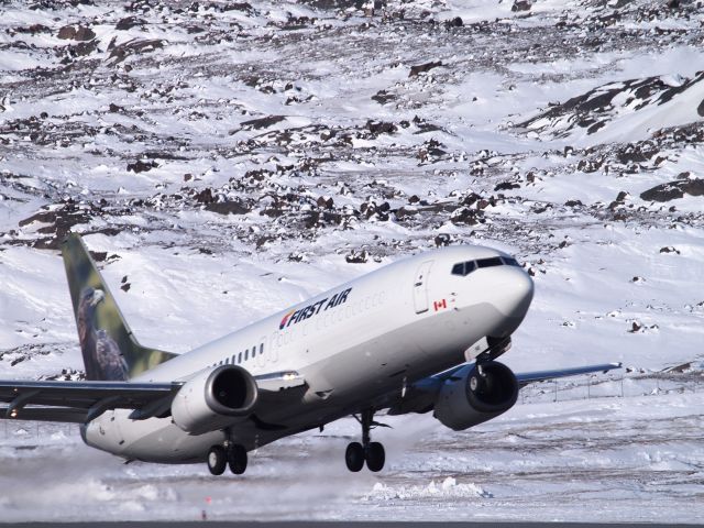 Boeing 737-700 (C-FFNE) - Flight departing from Iqaluit airport.