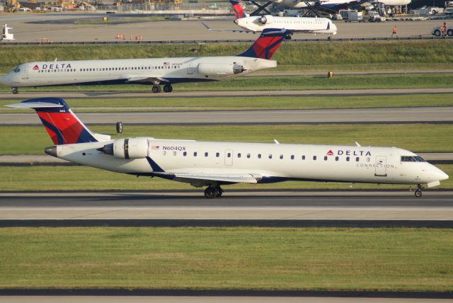 Canadair Regional Jet CRJ-700 (N604QX)