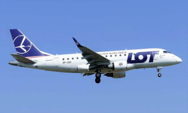 Embraer 170/175 (SP-LDH) - Photo taken on April 28, 2021