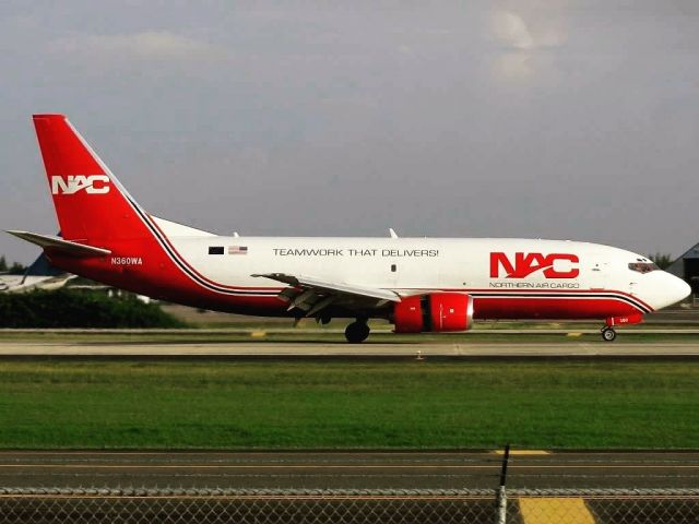 BOEING 737-300 (N360WA)