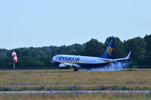 Boeing 737-800 (EI-FRD) - Landing RWY 31R