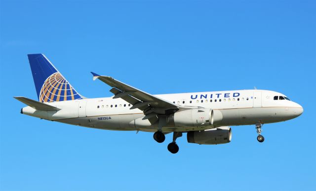 Airbus A319 (N813UA)