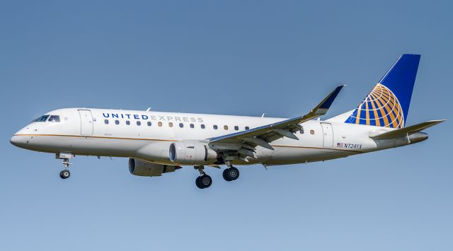 Embraer 170/175 (N724YX)