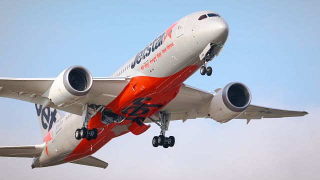 Boeing 787-8 (VH-VKA) - Jetstar (Qantas) 787 maiden flight