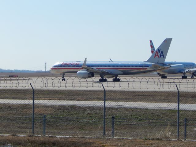 Boeing 757-200 (N184AN)