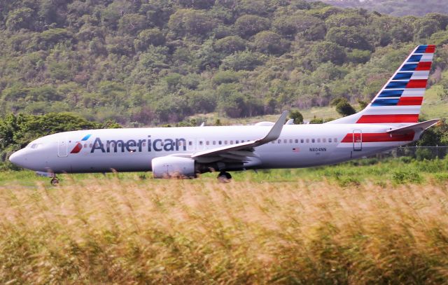 Boeing 737-800 (N804NN)